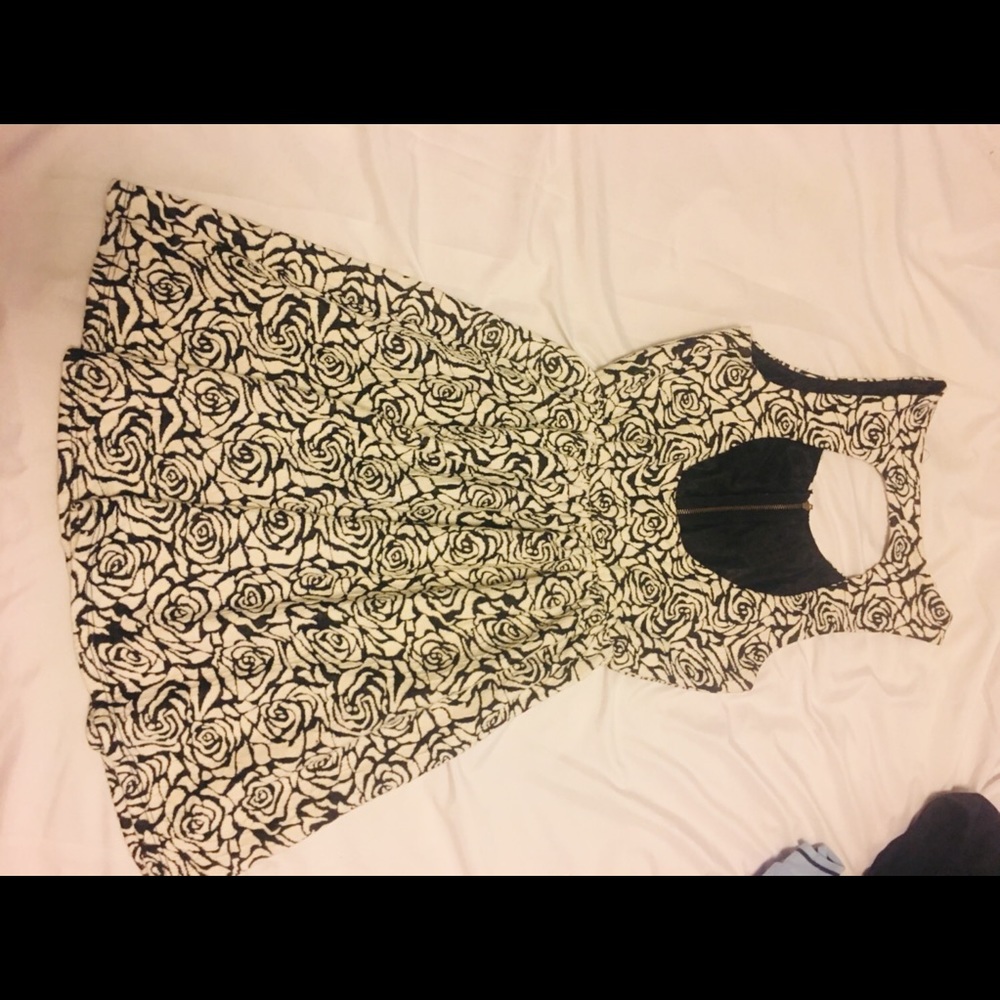 Dress - Picture 2 of 3